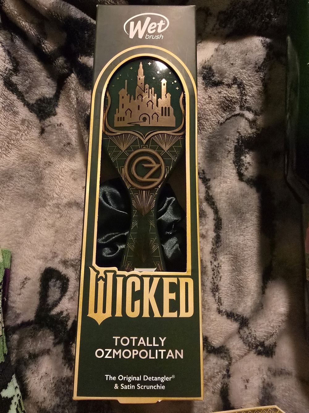 Deluxe Wicked Green Stainless Tumbler, Wet Brush, Socks And Lip Balm Set NWT - Picture 4 of 5